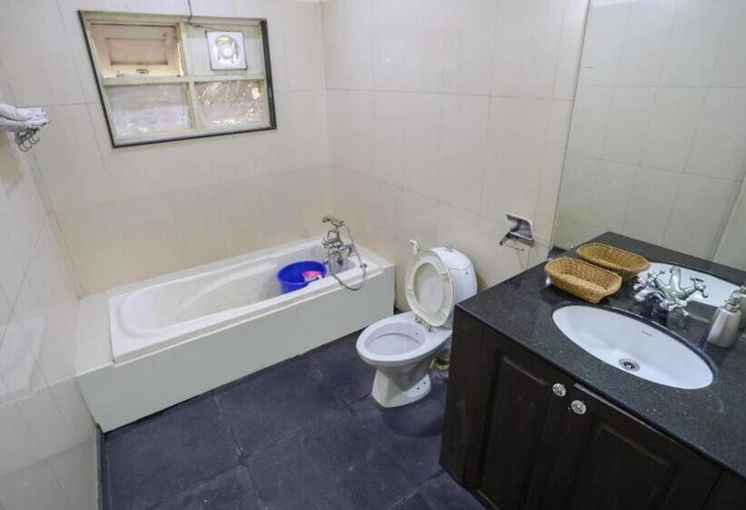 6 Bedrooms Nr Majorda Beach With Pool