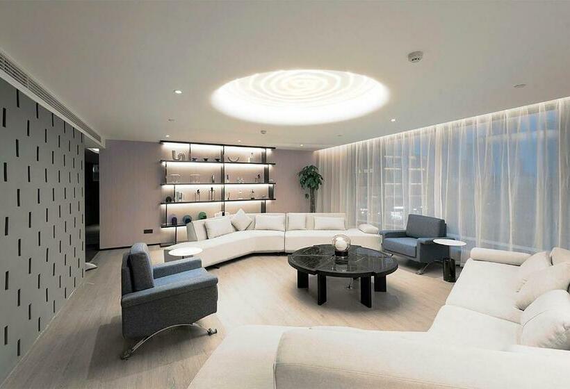 Atour Hotel Wuhan Optics Valley Square Yangjia Bay