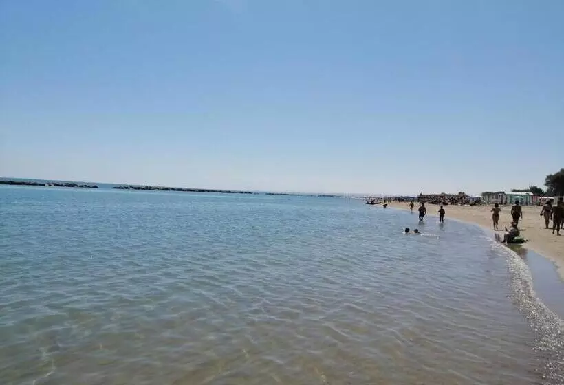 ベッドアンドブレックファースト A Tre Piani Sul Mare