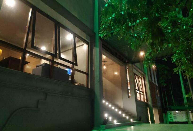 فندق Sooriya Wessagiri Resort