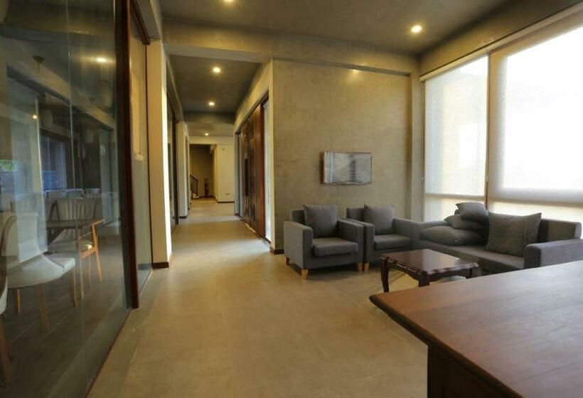 فندق Sooriya Wessagiri Resort