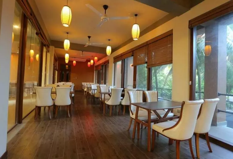 ホテル Sooriya Wessagiri Resort
