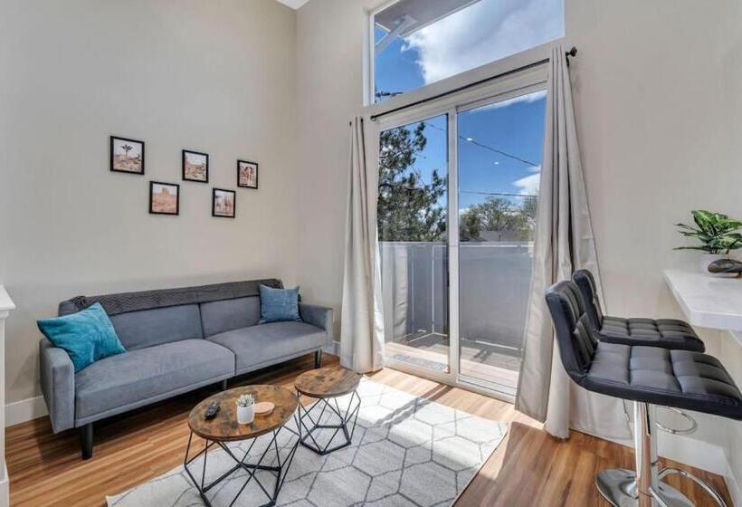 Midtown Retreat Quiet, Work Friendly, And Mtn Views