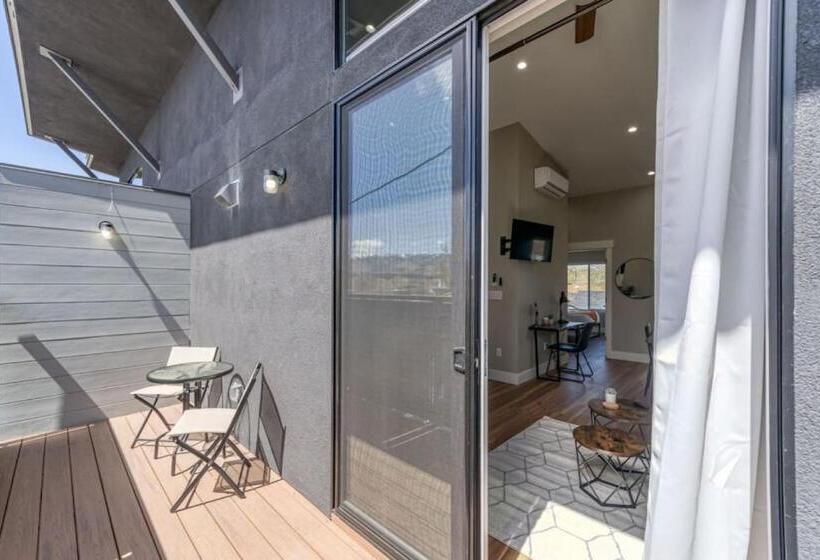 Midtown Retreat Quiet, Work Friendly, And Mtn Views