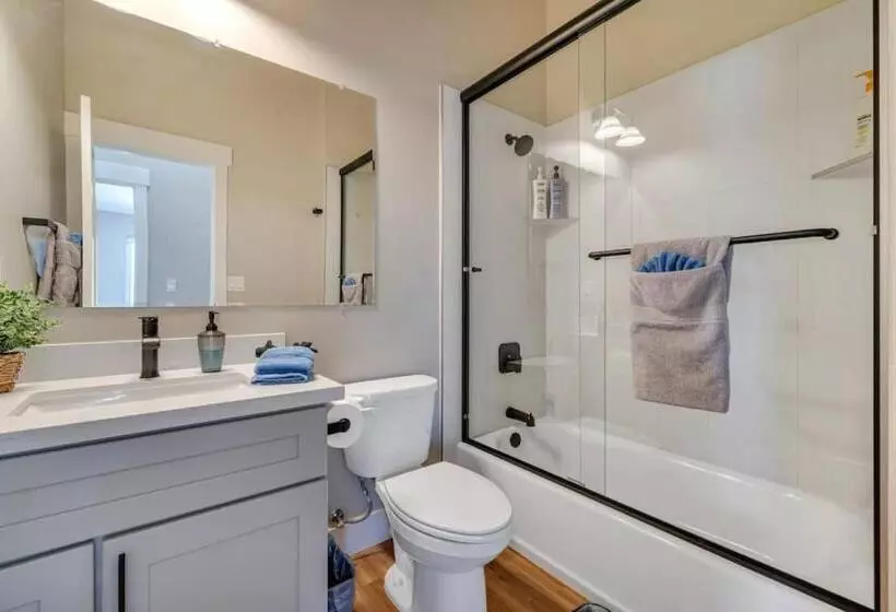 Midtown Retreat Quiet, Work Friendly, And Mtn Views