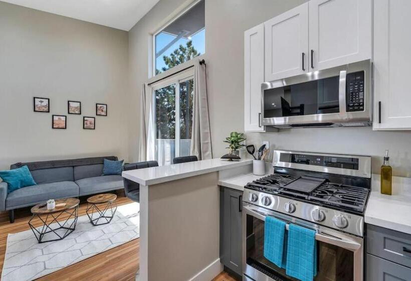 Midtown Retreat Quiet, Work Friendly, And Mtn Views