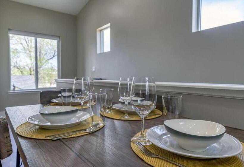 Midtown Retreat Quiet, Work Friendly, And Mtn Views