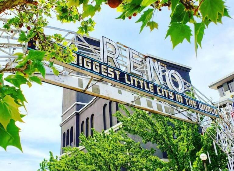 Midtown Retreat Quiet, Work Friendly, And Mtn Views