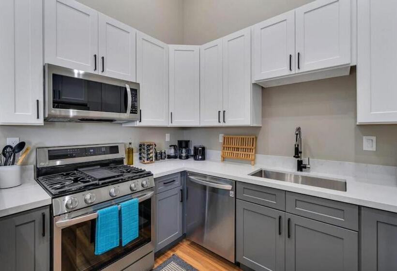 Midtown Retreat Quiet, Work Friendly, And Mtn Views