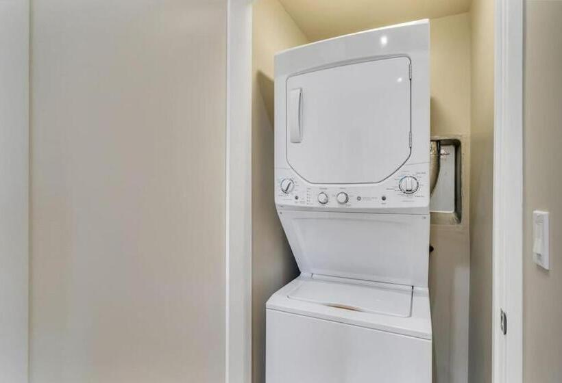 Midtown Retreat Quiet, Work Friendly, And Mtn Views