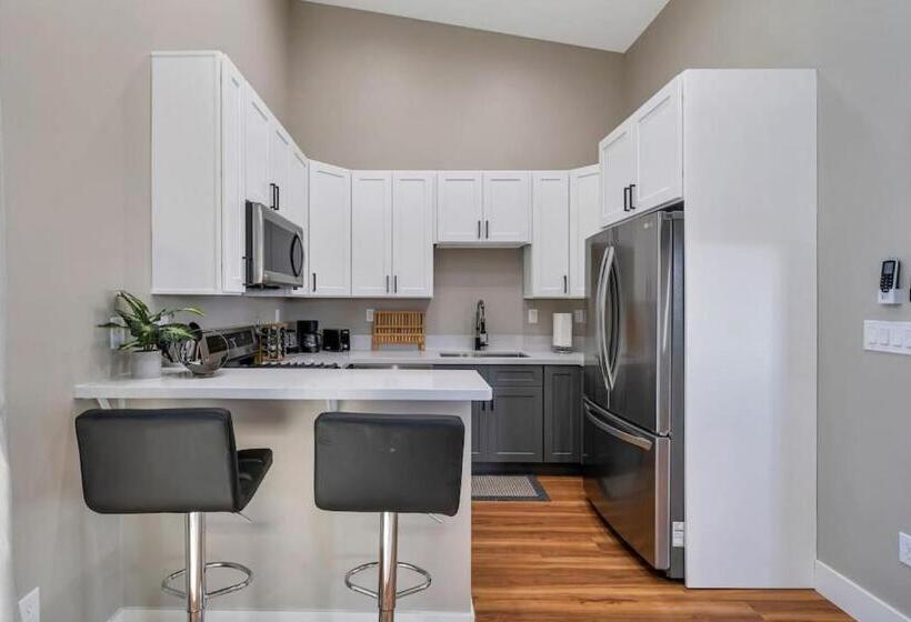 Midtown Retreat Quiet, Work Friendly, And Mtn Views