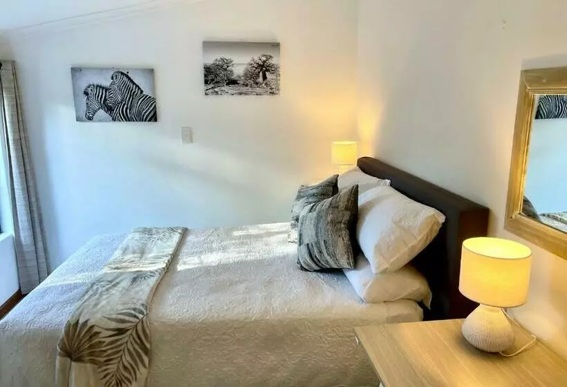 ペンション 17 Hawkes Head Self Catering
