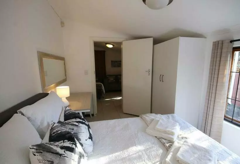 ペンション 17 Hawkes Head Self Catering