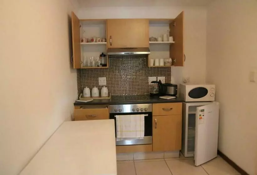 ペンション 17 Hawkes Head Self Catering