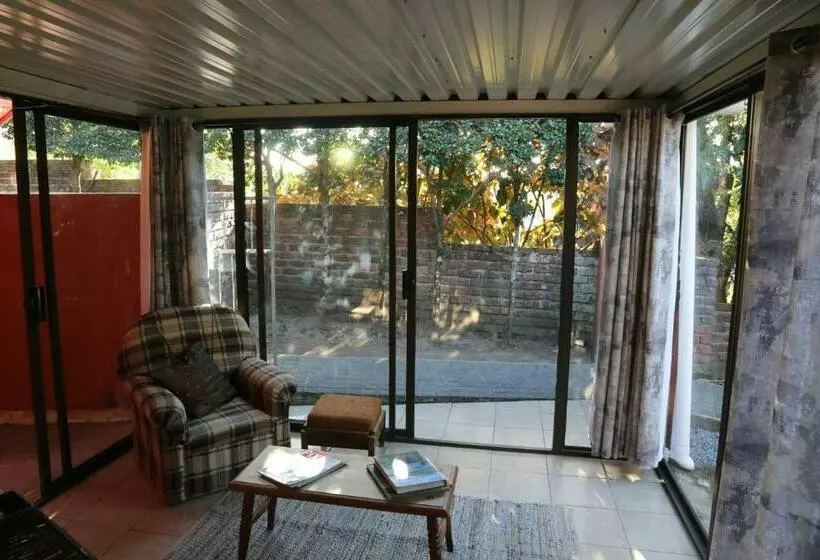 ペンション 17 Hawkes Head Self Catering