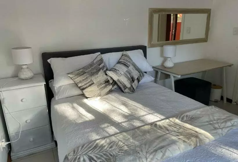 ペンション 17 Hawkes Head Self Catering