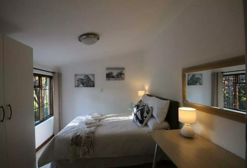 ペンション 17 Hawkes Head Self Catering