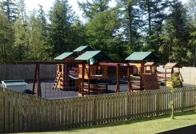 Woodside Hot Tub Retreat