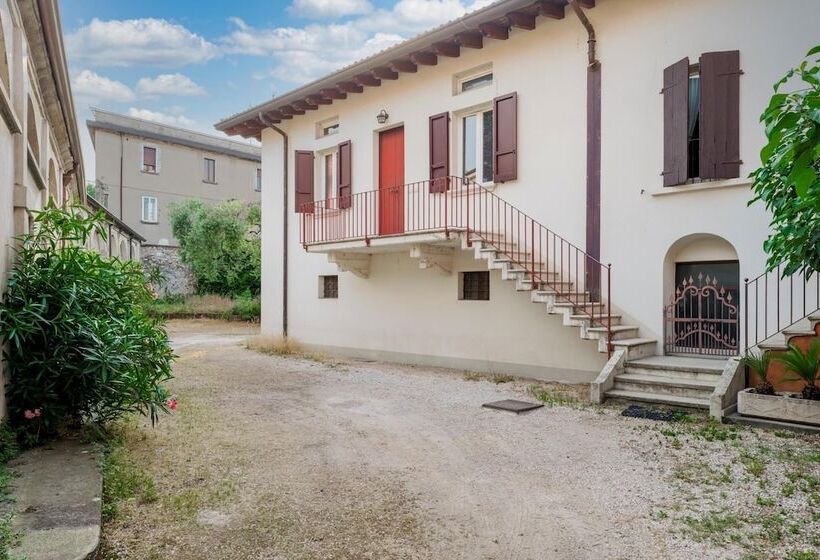 Duplex Open Space With Private Courtyard In Center