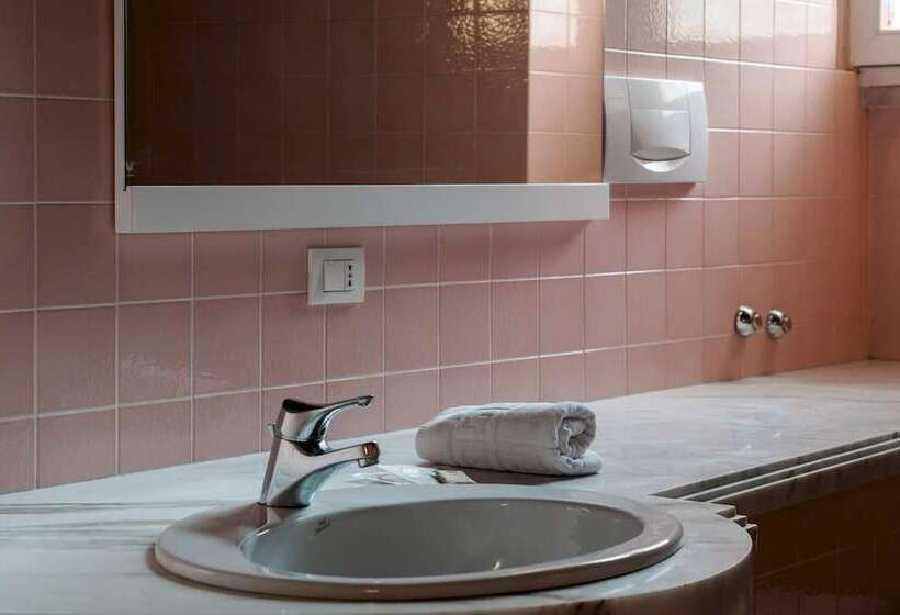 Duplex Open Space With Private Courtyard In Center