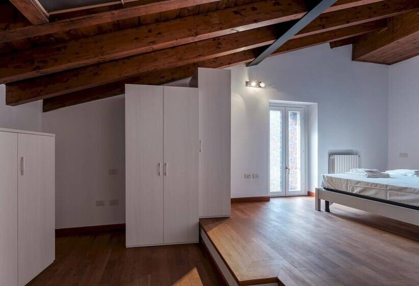 Duplex Open Space With Private Courtyard In Center