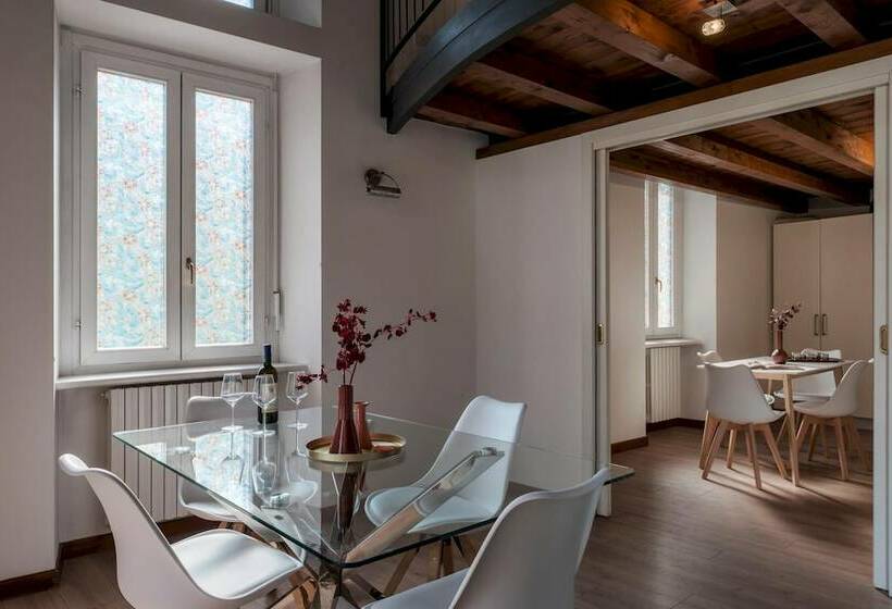 Duplex Open Space With Private Courtyard In Center