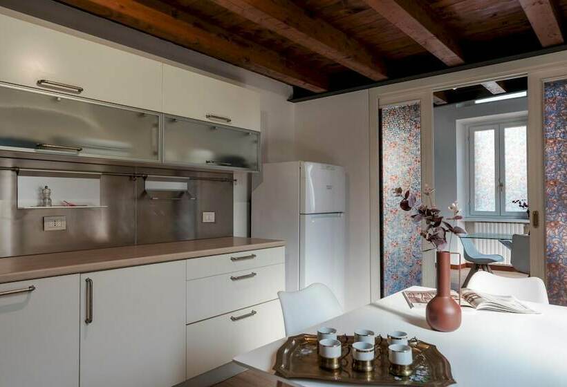 Duplex Open Space With Private Courtyard In Center