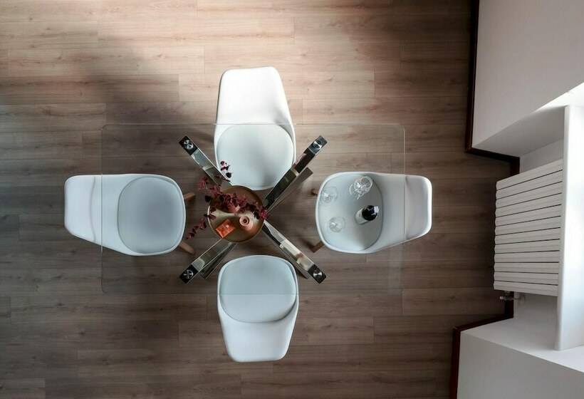 Duplex Open Space With Private Courtyard In Center