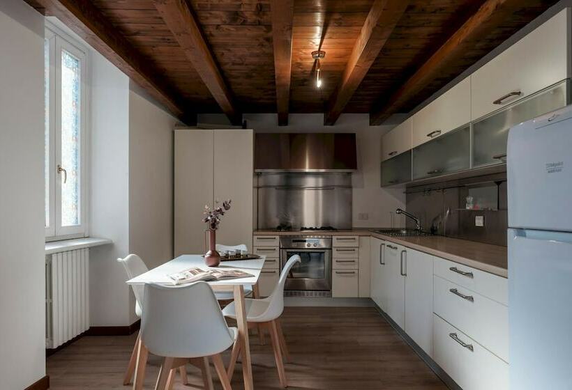 Duplex Open Space With Private Courtyard In Center