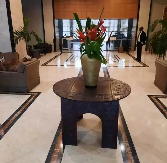 هتل Granada L Amitié