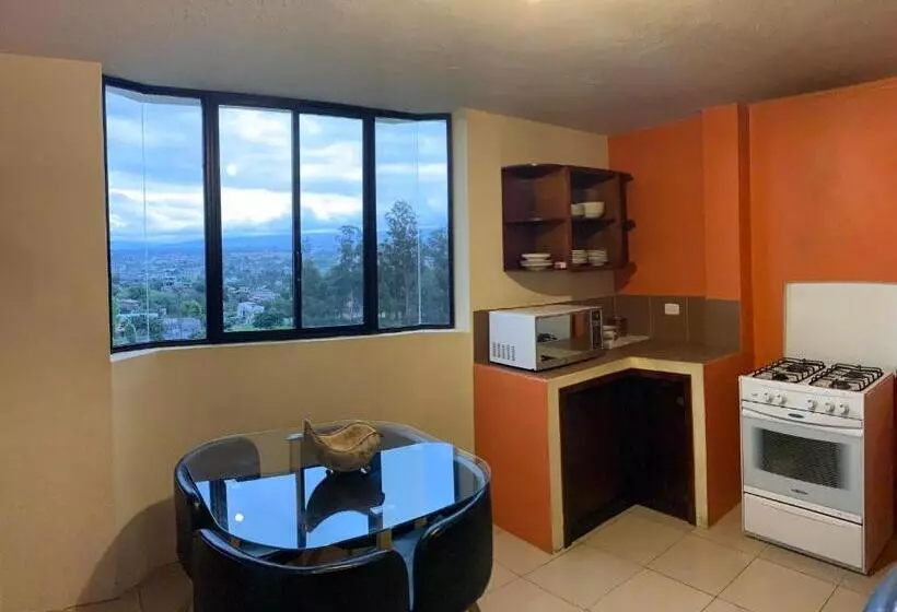 ベッドアンドブレックファースト Hostal Casa San Fernando Tumbaco