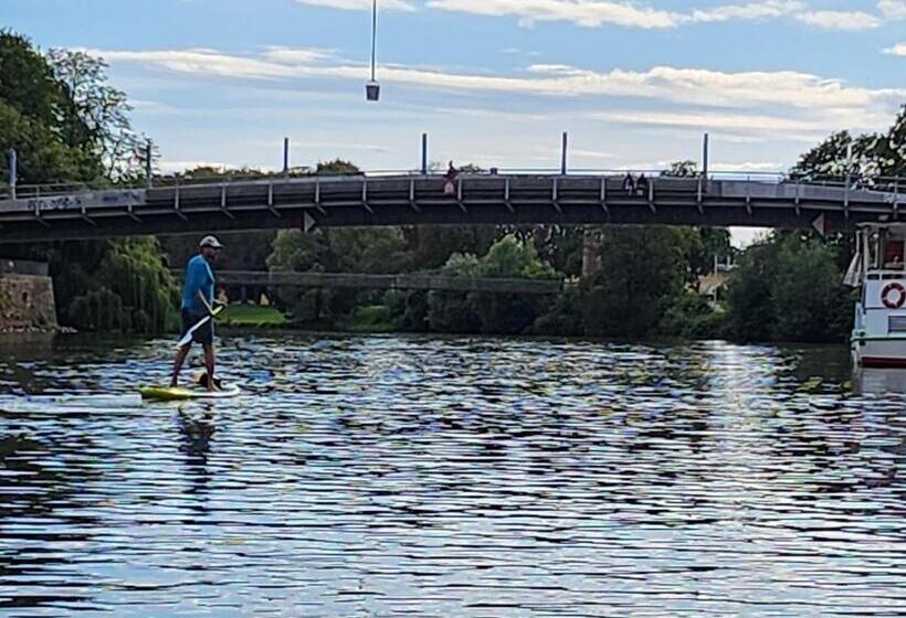Helles, Ruhiges, Neues Quartier, Herkules Blick