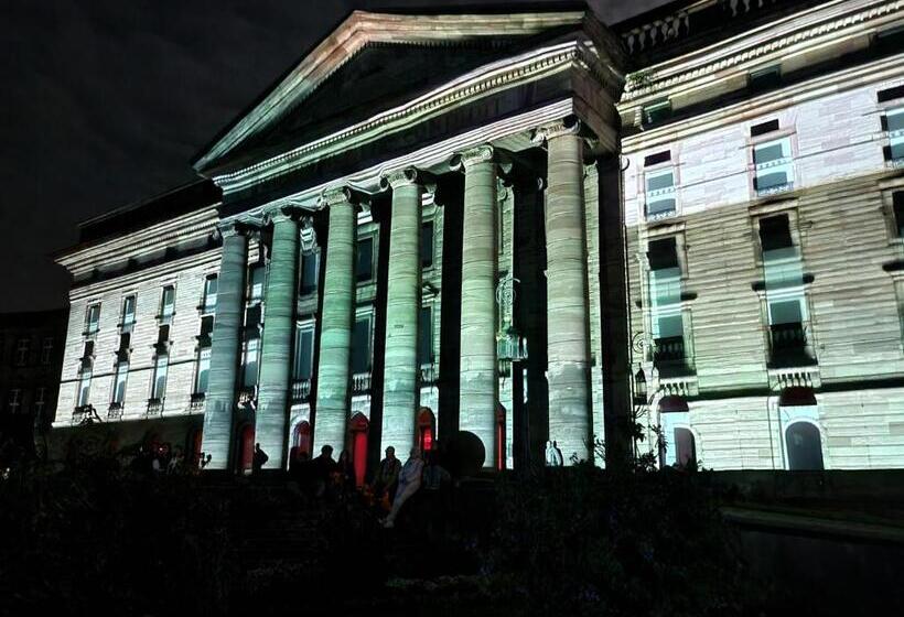 Helles, Ruhiges, Neues Quartier, Herkules Blick