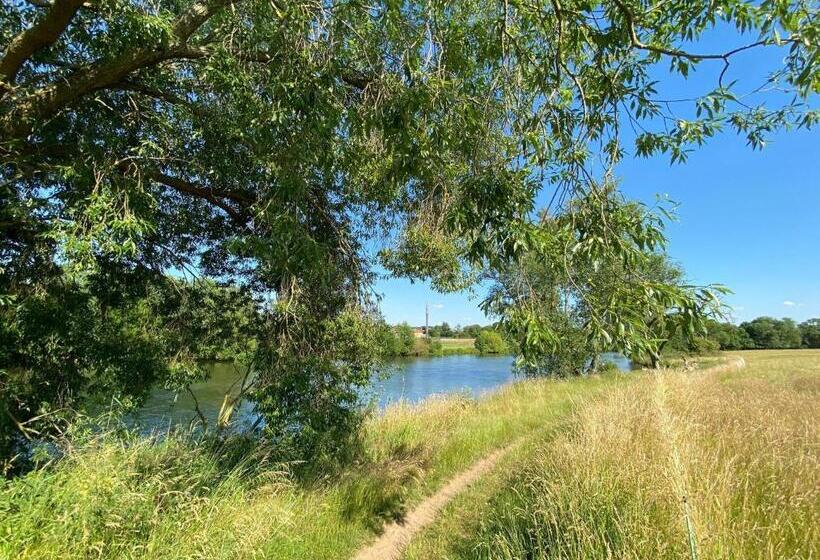 Helles, Ruhiges, Neues Quartier, Herkules Blick