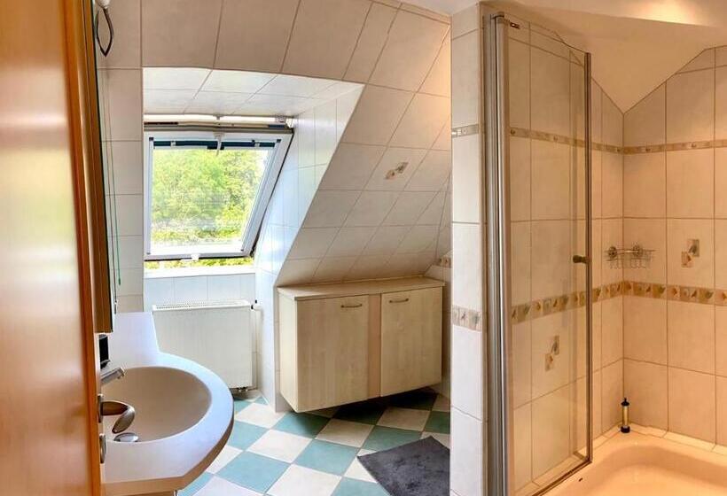 Helles, Ruhiges, Neues Quartier, Herkules Blick