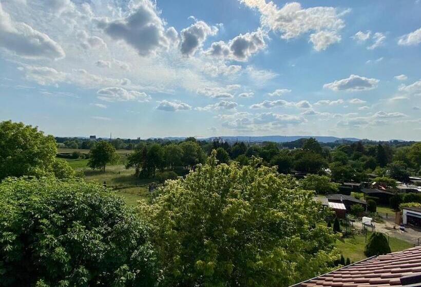 Helles, Ruhiges, Neues Quartier, Herkules Blick