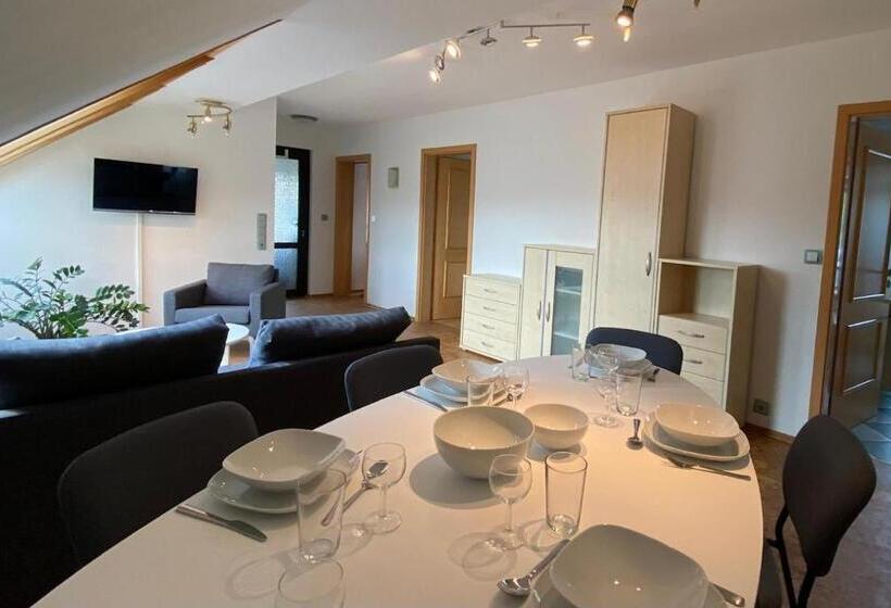 Helles, Ruhiges, Neues Quartier, Herkules Blick