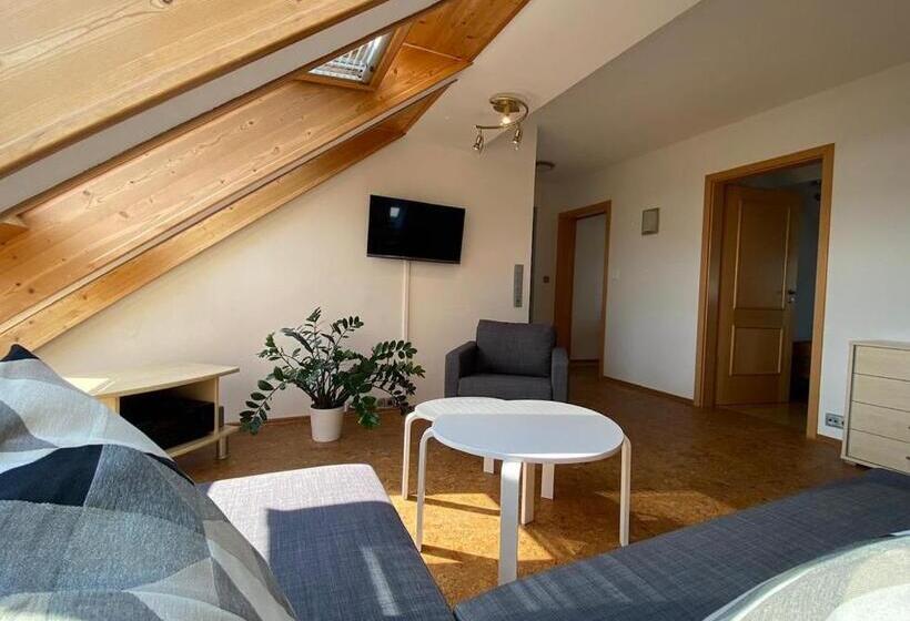 Helles, Ruhiges, Neues Quartier, Herkules Blick