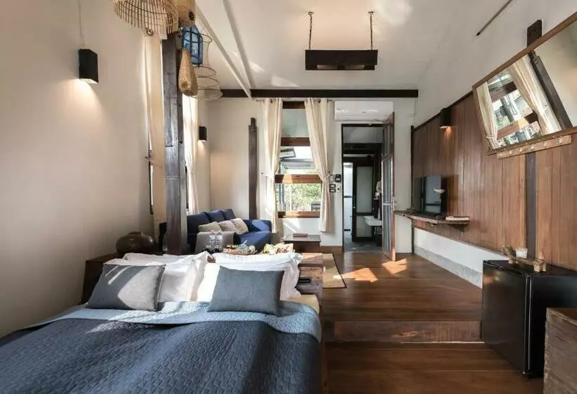 هتل Humz Canal Stay