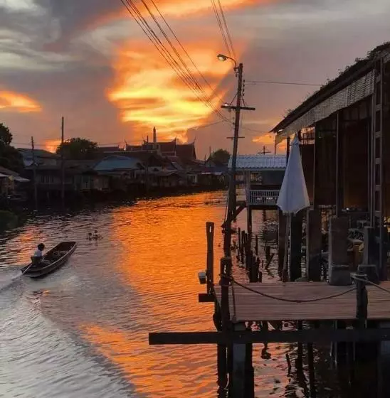 هتل Humz Canal Stay