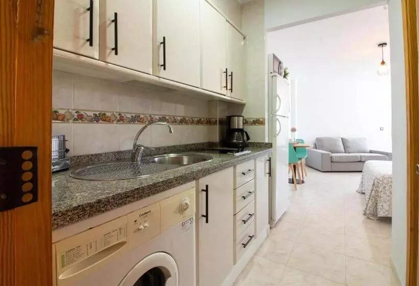 Larios Dos 504. Estudio Con Vistas Al Mar Cerca De La Playa