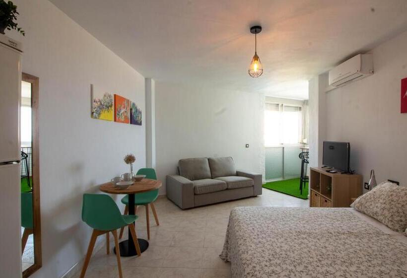 Larios Dos 504. Estudio Con Vistas Al Mar Cerca De La Playa