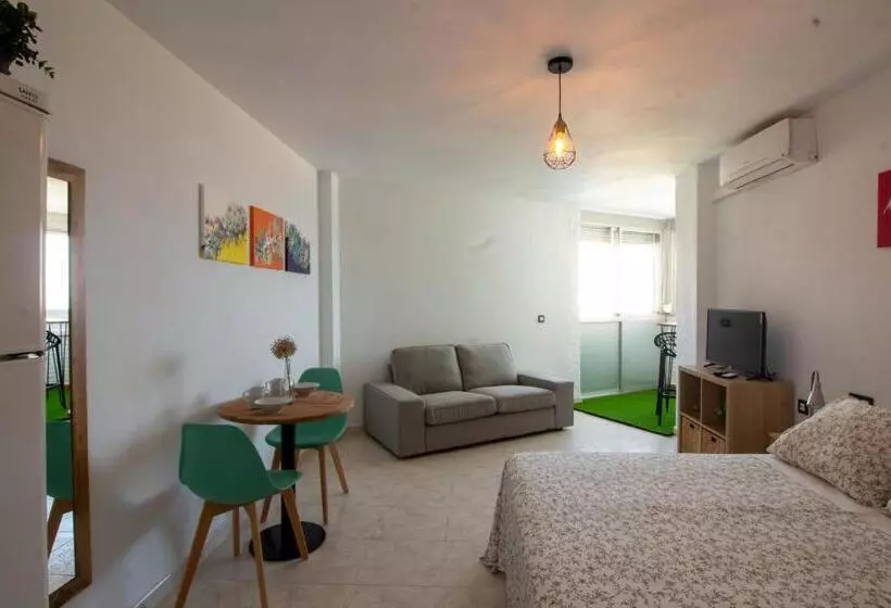 Larios Dos 504. Estudio Con Vistas Al Mar Cerca De La Playa