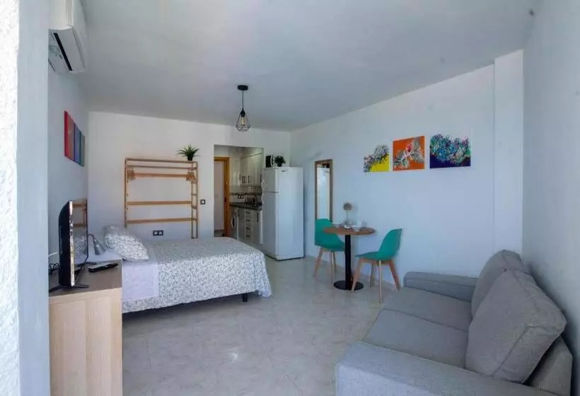 Larios Dos 504. Estudio Con Vistas Al Mar Cerca De La Playa