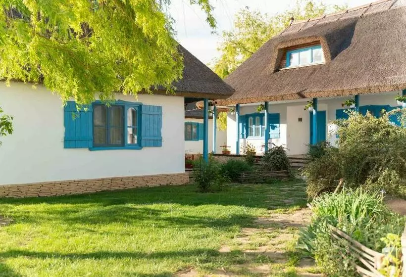پانسیون 5 Chirpici Small Traditional Resort