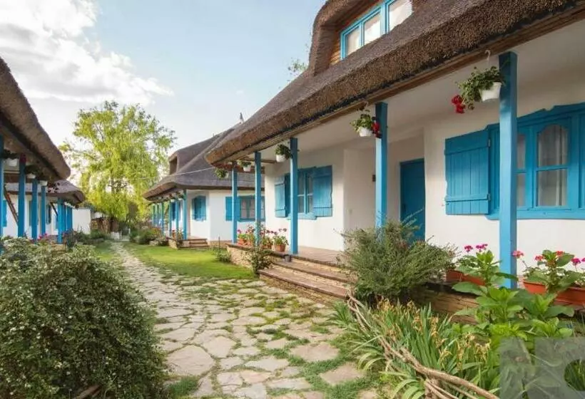 پانسیون 5 Chirpici Small Traditional Resort