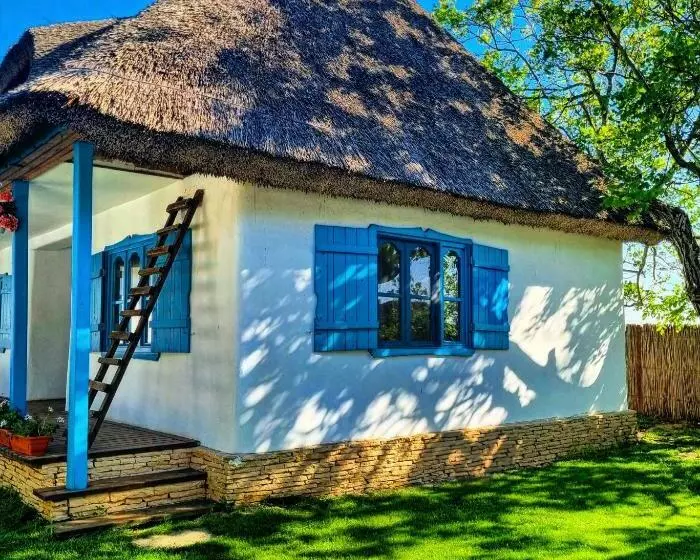 پانسیون 5 Chirpici Small Traditional Resort