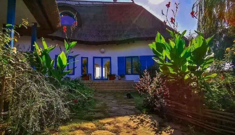 پانسیون 5 Chirpici Small Traditional Resort