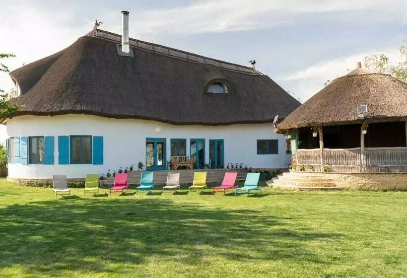 پانسیون 5 Chirpici Small Traditional Resort