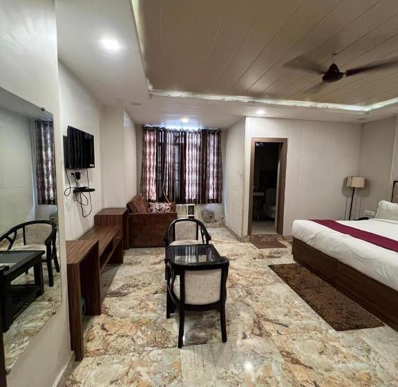 هتل Mauji S Legacy